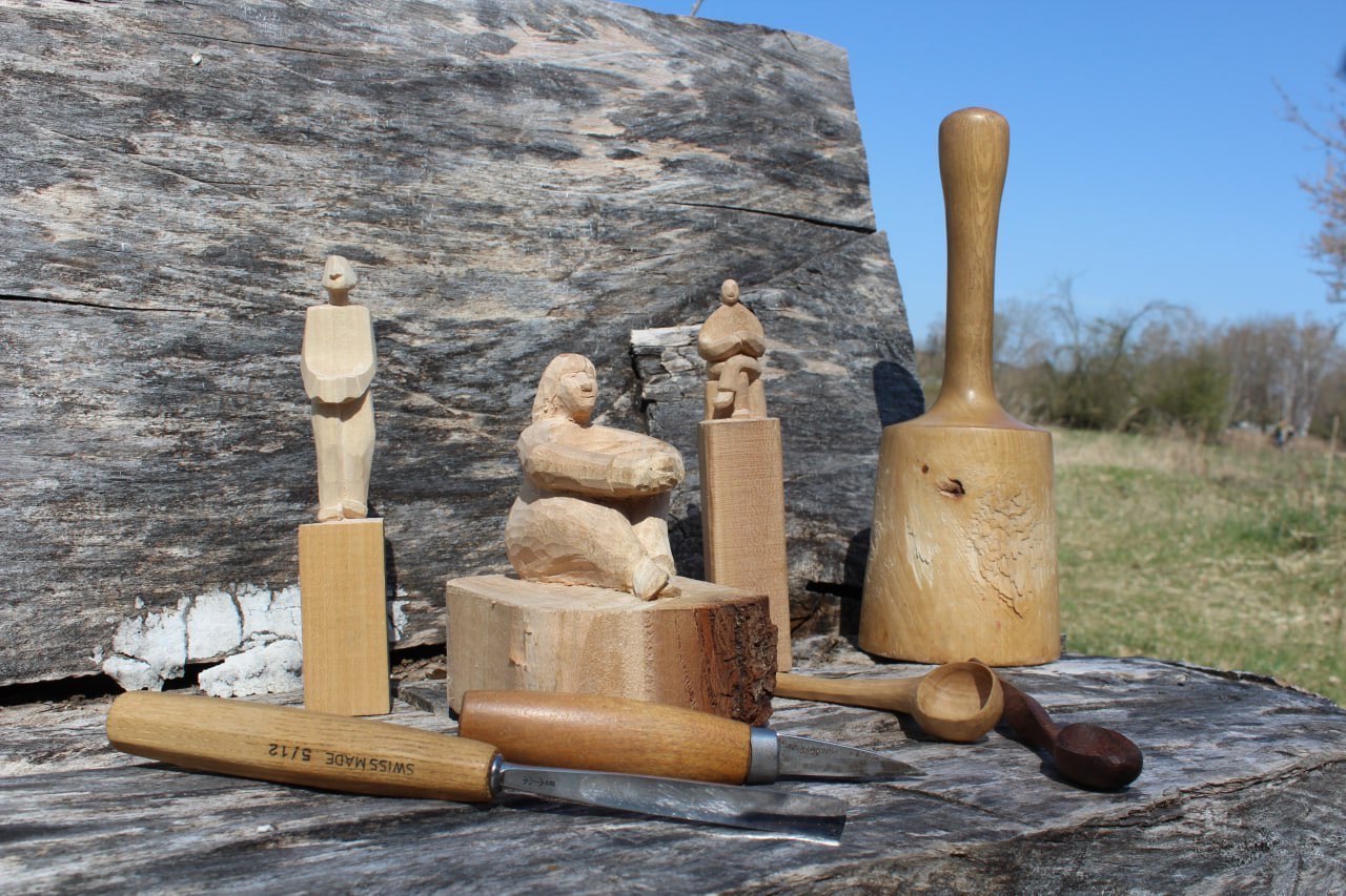 Geschnitzte Figuren