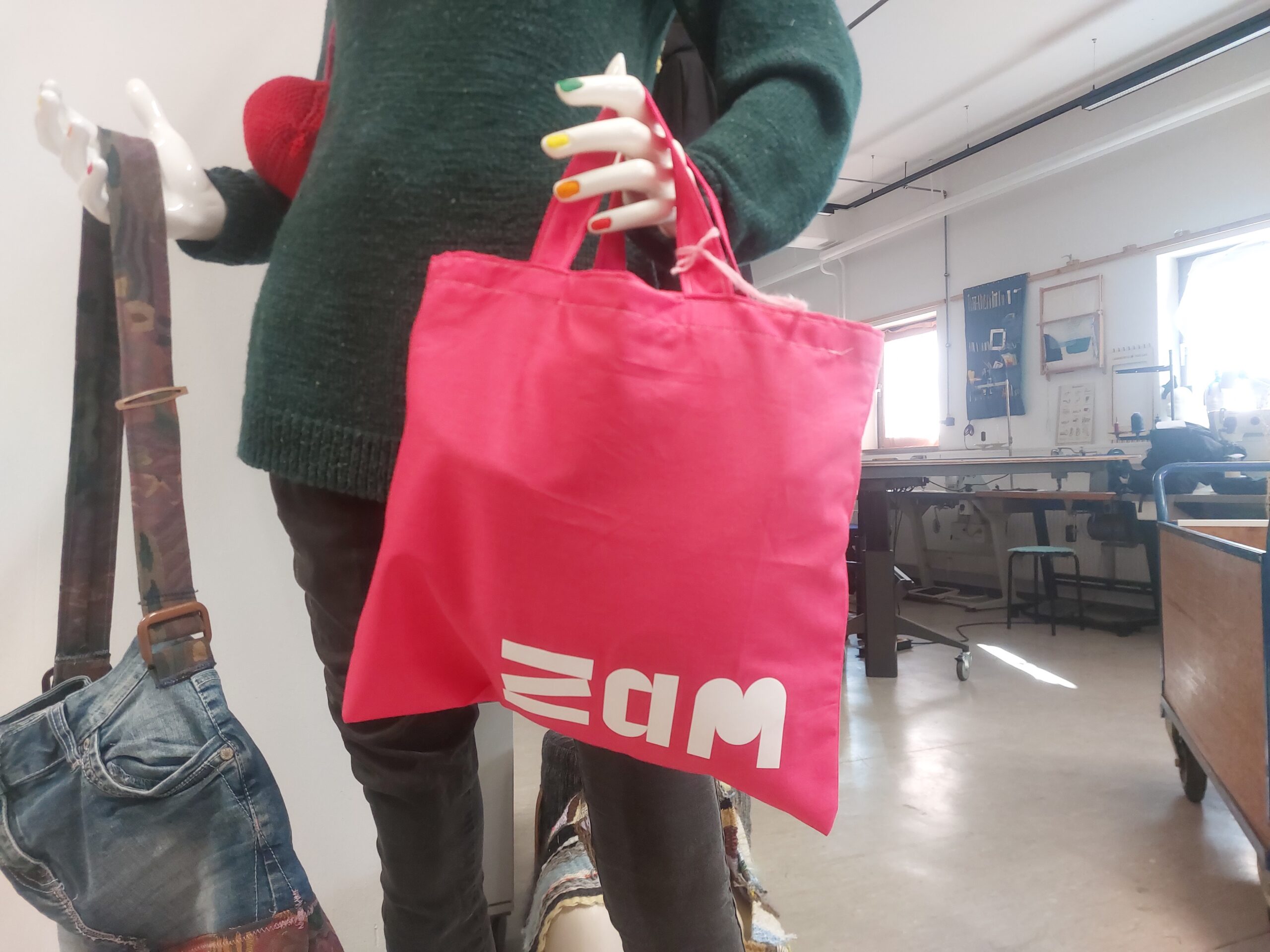 pinke Einkaufstasche mit ZAM Logo